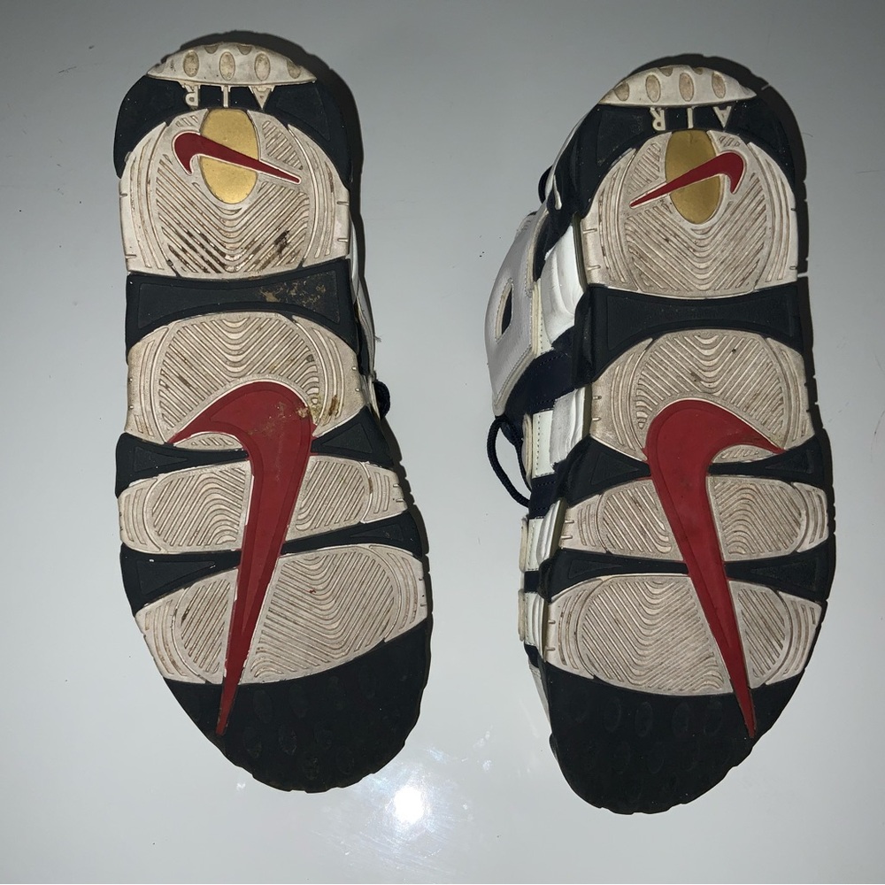 Nike Men's Black and White Air Athletic Shoes - Picture 5 of 5